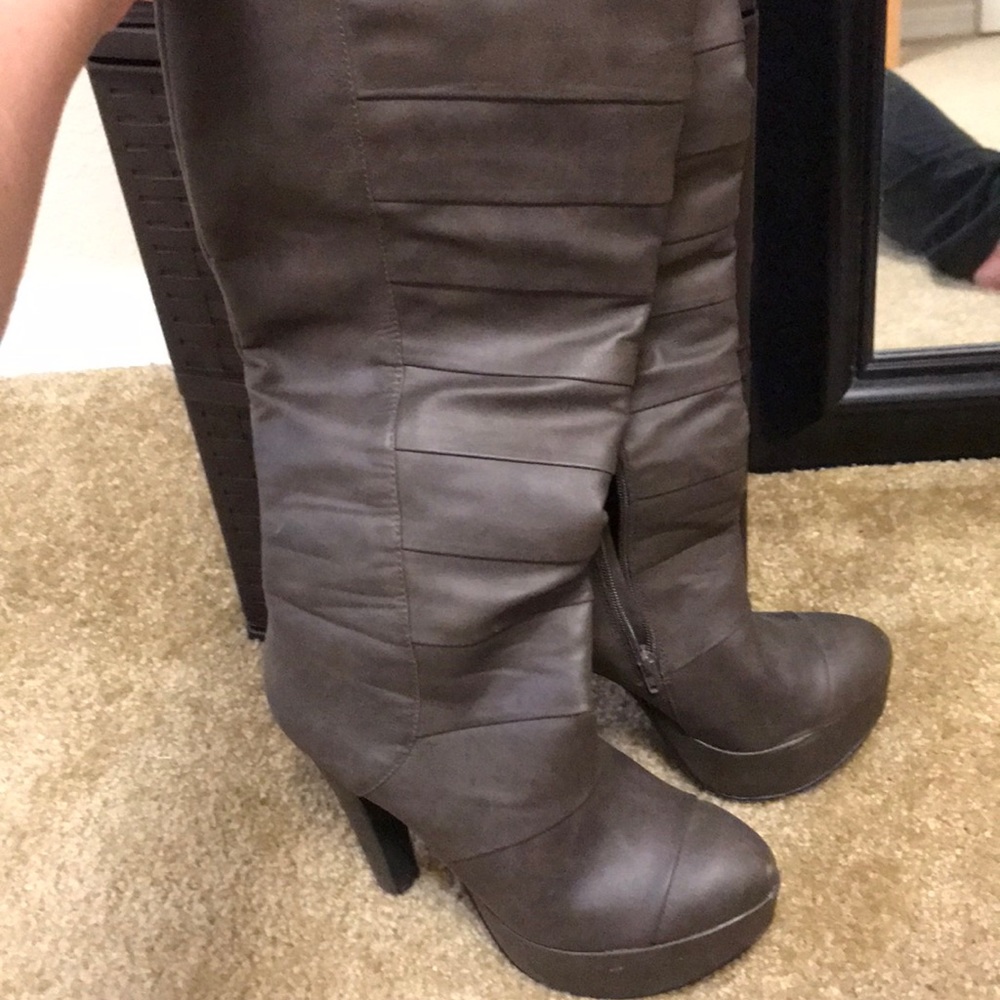 Jessica Simpson heel boots